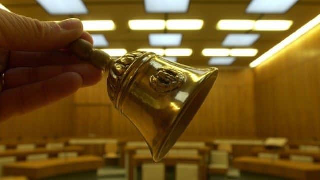 כיצד לחשב פיצויים במקרה של הפחת שכר לפני סיום העסקה..?     פסק דין