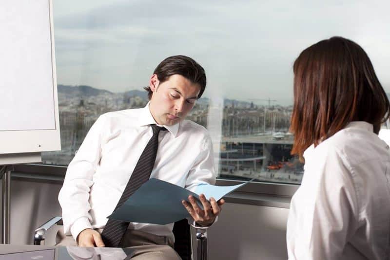 האם מועמדת לעבודה צריכה לספר שהיא בהריון...?