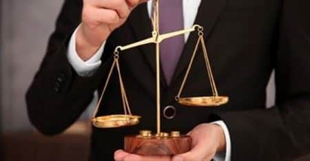 העובד הבליג במשך עשור על הפרת זכויותיו....    .והתפטרותו הוכרה כפיטורים