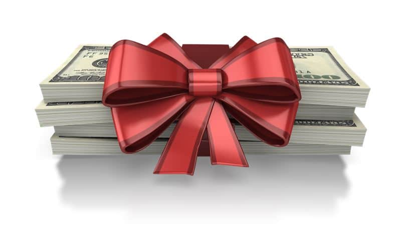 שי לחגים.....הוא שווה לכל העובדים - בכירים וזוטרים    !!!!       פסק דין