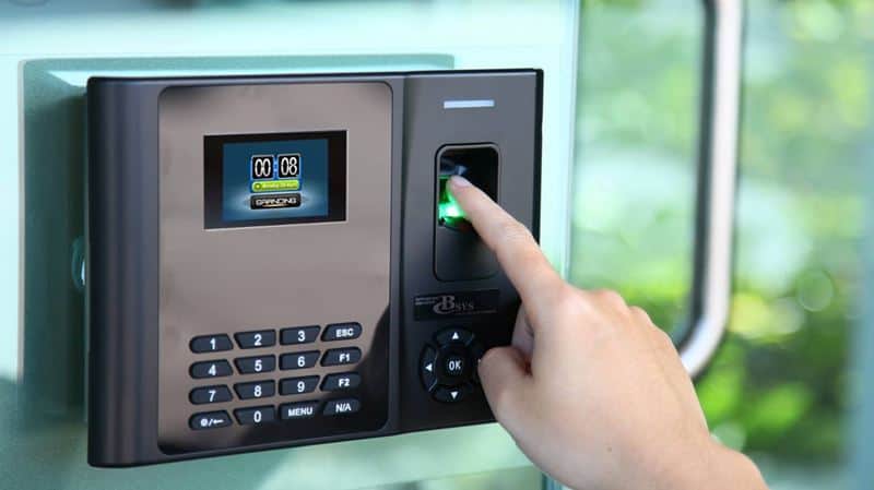 כך שלחו לי דוח שעות של עובדת ניקיון, שהוזרם ידני ...זה דוח לא תקין...   ומה מחייב החוק הגנת השכר 24 !!!