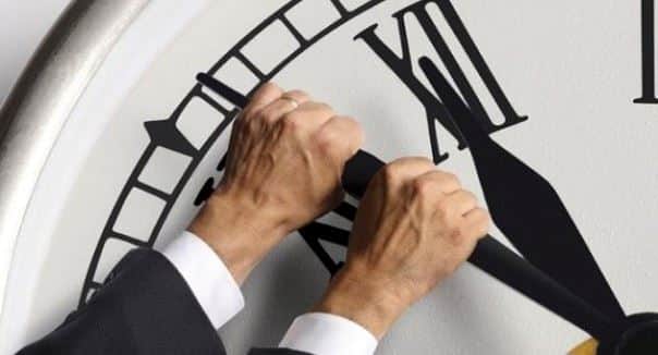 האם מותר למעסיק לקזז שעת כניסה ויציאה ?     או זה נחשב כשעות עבודה שיש לשלם בגינן ?