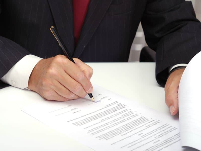 העובד חתם על כתב ויתור על זכויותיו....ובכל זאת נפסק לו פיצוי בגובה 130,000 ש