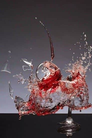 שברת כוסות כמלצרית ? חסר כסף בקופה ?         מעסיק אינו....יכול לחייב עובד ....!!!!