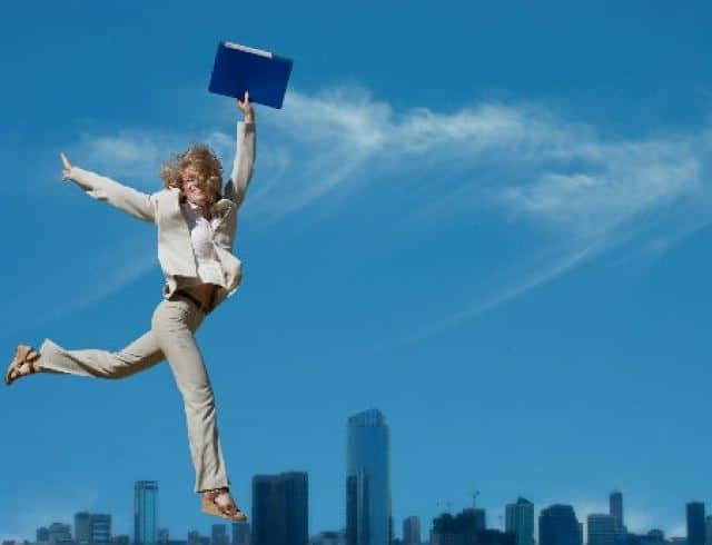 התקבלתם לעבודה חדשה? מזל טוב...   אלה האותיות הקטנות שצריך להכיר לפני שחותמים