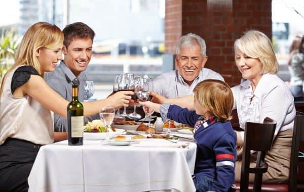 פסק דין...     עובד נצפה בזמן חופשת מחלה   יקבל פיצוי בשל פיטורים שלא בדין