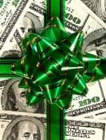 האם עובד בשכר, כגון יומי או שעתי, זכאי לדמי חגים ובאילו תנאים?