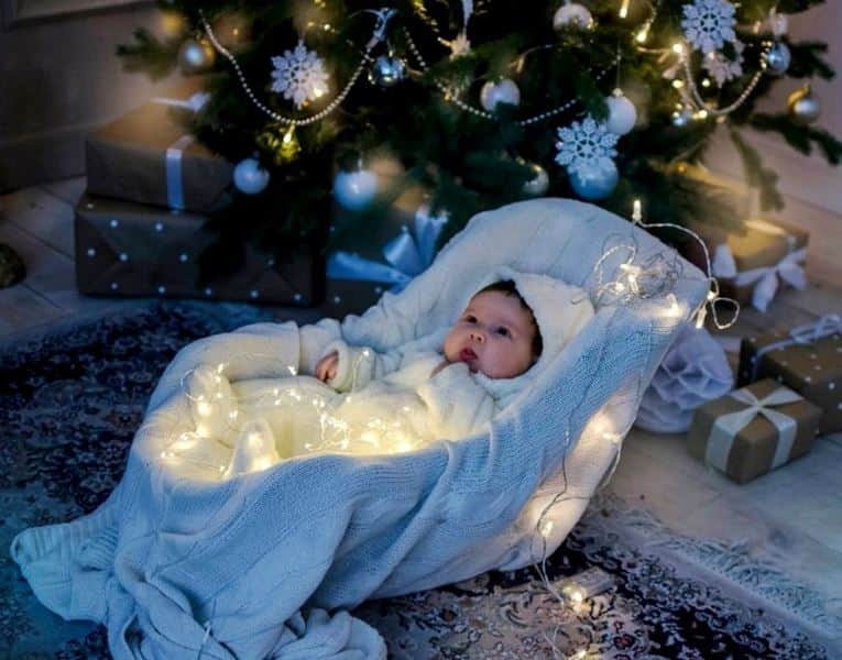 פסק דין...    אין להפלות עובדת בחופשת לידה בהענקת שי לחג