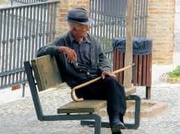 פסק דין...     מעסיקה שפיטרה עובד מבוגר וותיק חויבה לשלם לו פיצוי בסך 290,000 ש