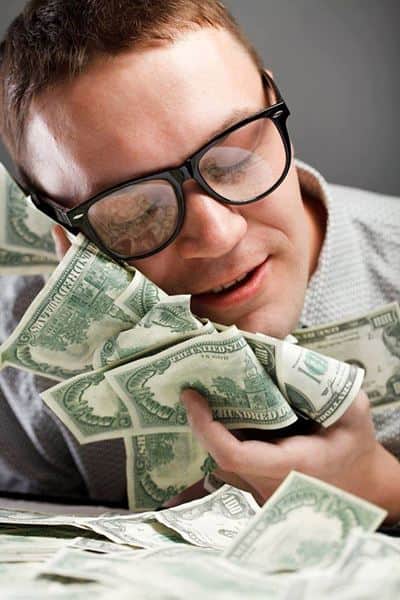 כ 144,000 שקל פיצויים לעובד סופרמרקט שלא קיבל שעות נוספות