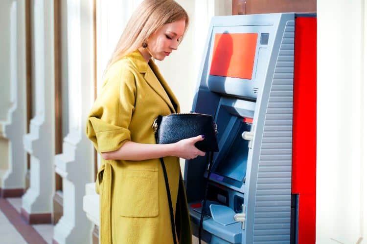 האם ידעת      שכר ב....10 לחודש     הוא הלנת שכר !!!