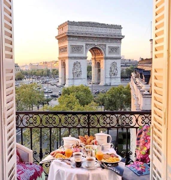 עובד מלון  למרות שחתם על כתב ויתור יפוצה ב136,000 ש