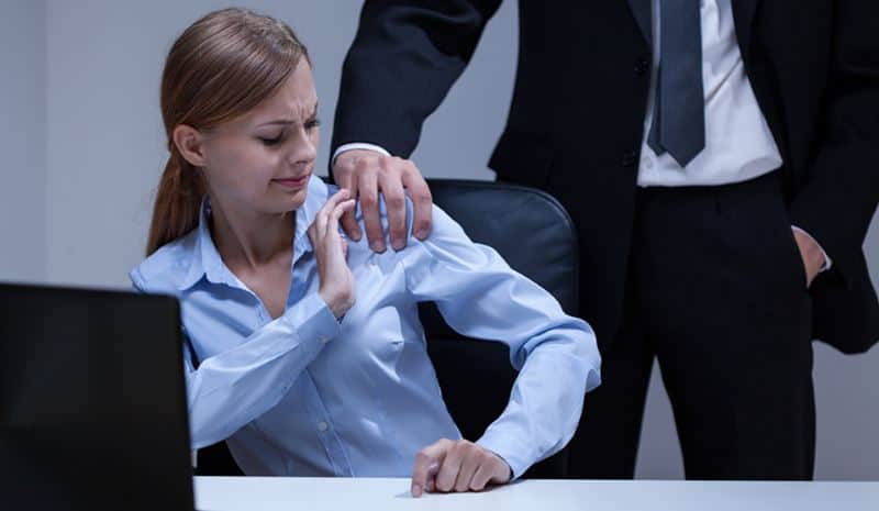 כיצד ניתן לקבל פיצויים  עקב הטרדה  מינית