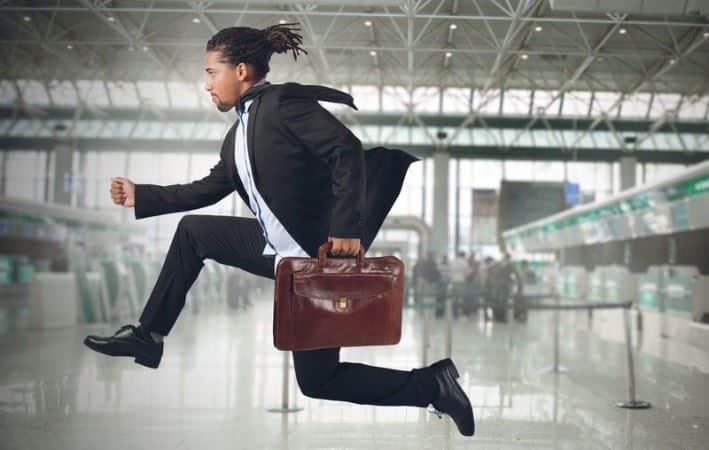 עובד שעזב ולא נתן למעסיק הודעה מוקדמת ?   מה דינו?